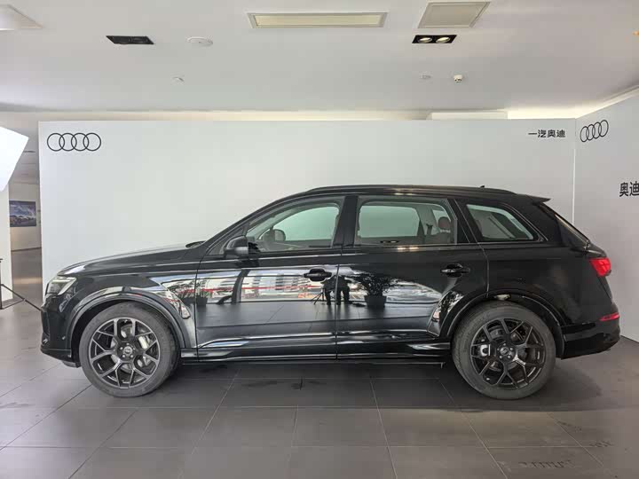 Фото 9 - Audi Q7