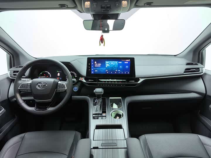 Фото 9 - Toyota Sienna