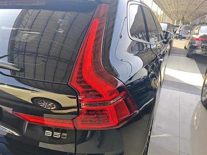 Фото 8 - Volvo XC60