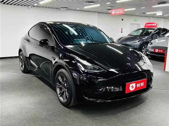 Фото 3 - Tesla Model Y