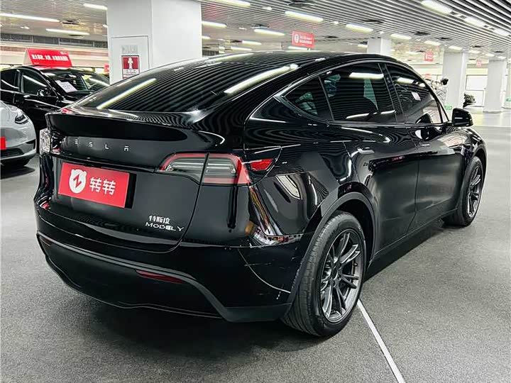 Фото 4 - Tesla Model Y