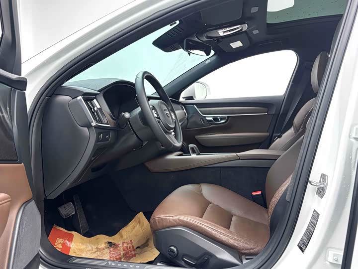 Фото 4 - Volvo V90