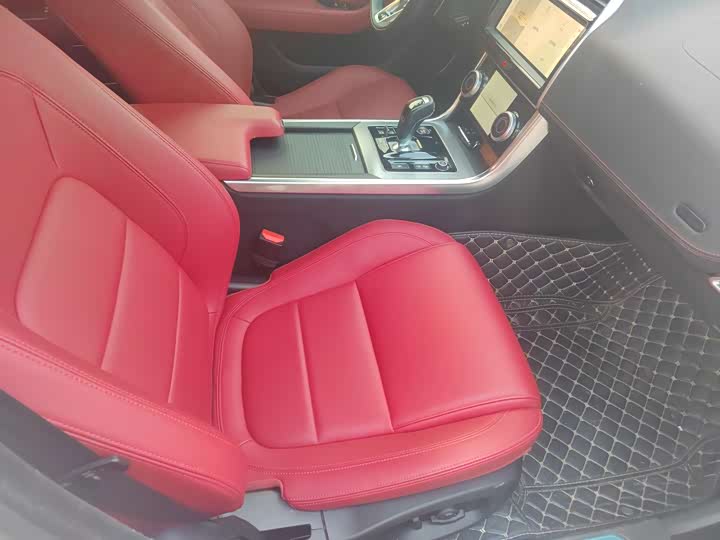 Фото 4 - Jaguar XE L