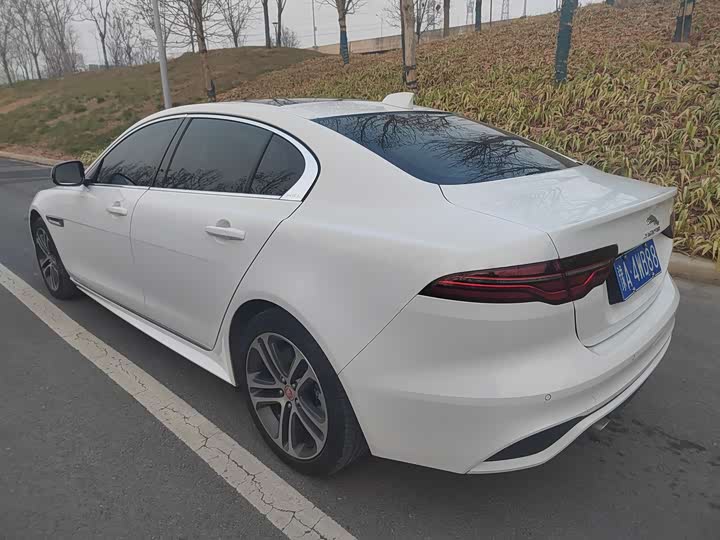 Фото 7 - Jaguar XE L