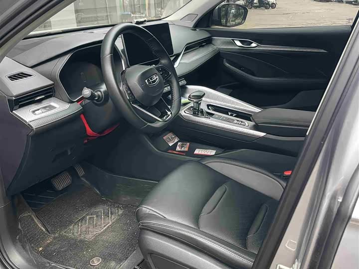 Фото 4 - Geely Preface