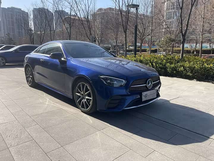 Фото 3 - Mercedes-Benz E-Class