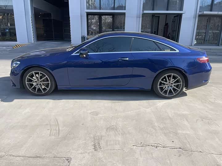 Фото 4 - Mercedes-Benz E-Class