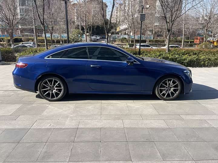 Фото 5 - Mercedes-Benz E-Class