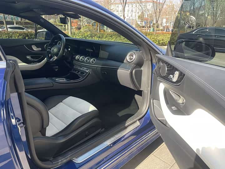 Фото 9 - Mercedes-Benz E-Class