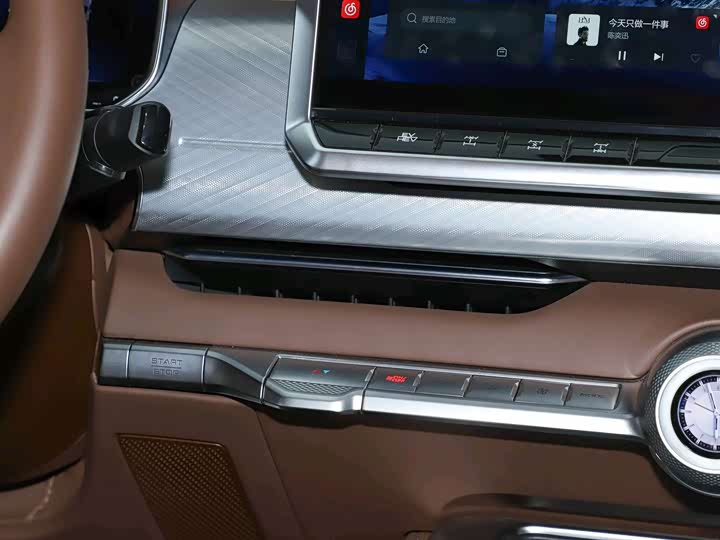 Фото 8 - Tank 700 Hybrid