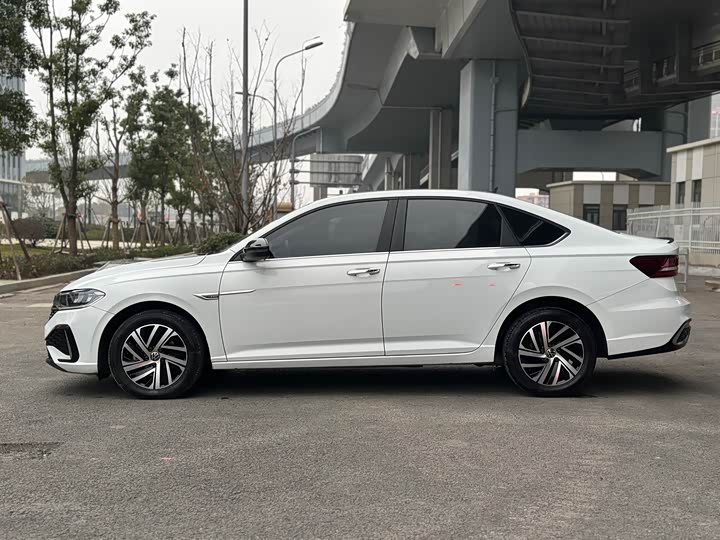 Фото 3 - Volkswagen Lavida