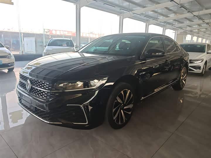 Фото 1 - Volkswagen Passat