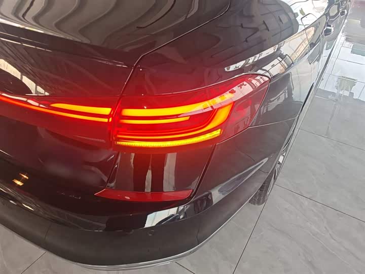 Фото 8 - Volkswagen Passat