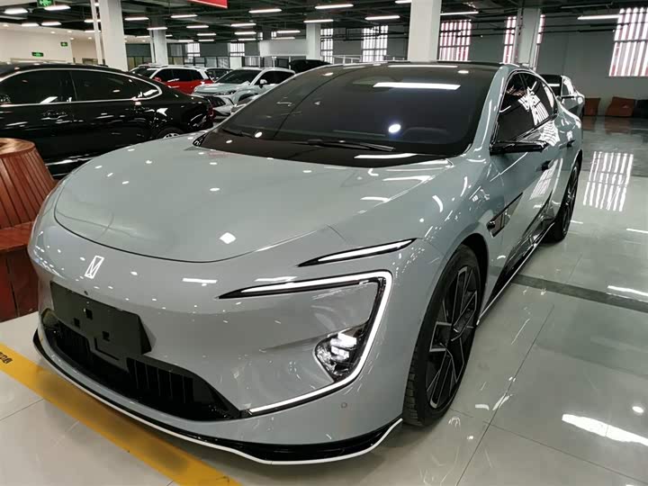 Фото 2 - Avatr 12