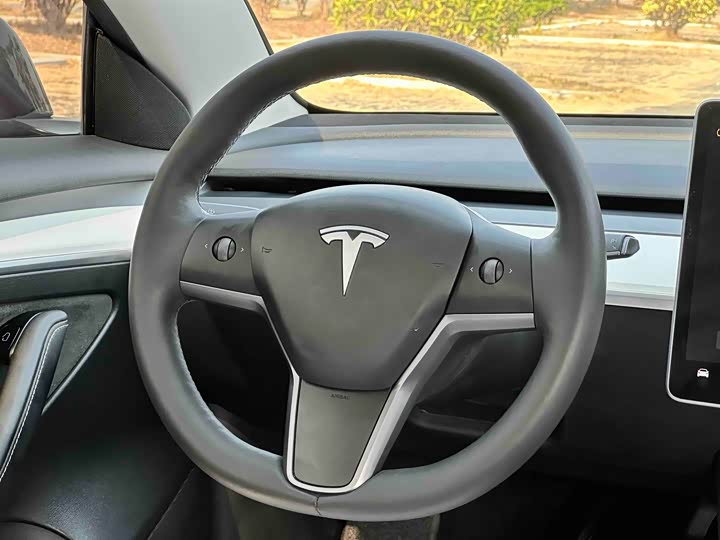 Фото 7 - Tesla Model 3