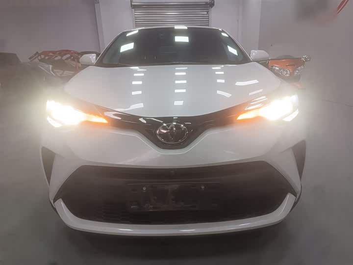 Фото 3 - Toyota C-HR