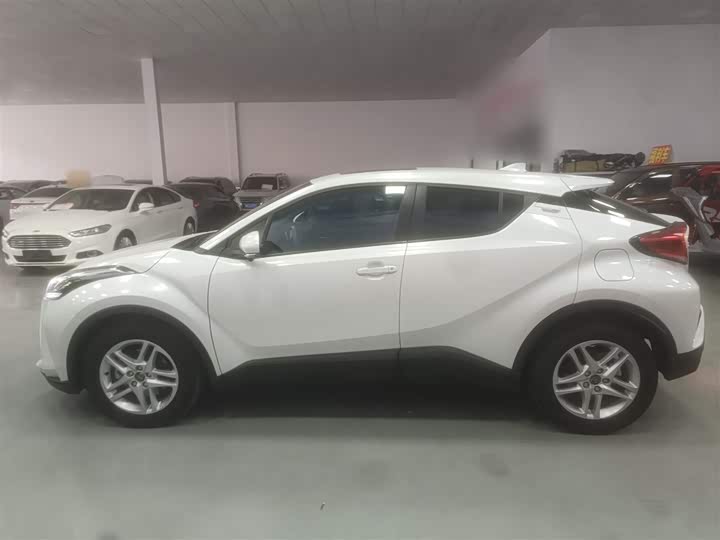 Фото 5 - Toyota C-HR