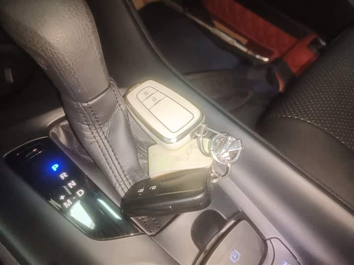 Фото 9 - Toyota C-HR