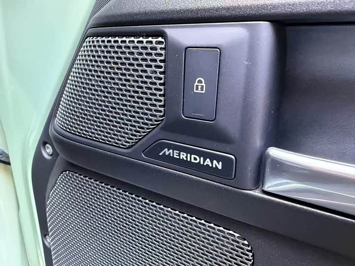 Фото 7 - Land Rover Defender