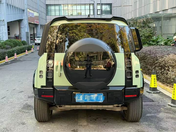 Фото 9 - Land Rover Defender