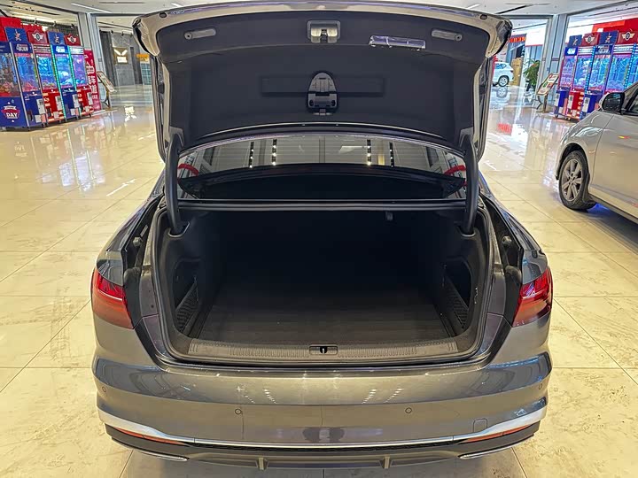 Фото 9 - Audi A4L