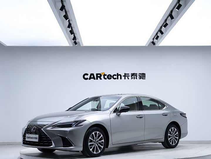 Фото 1 - Lexus ES