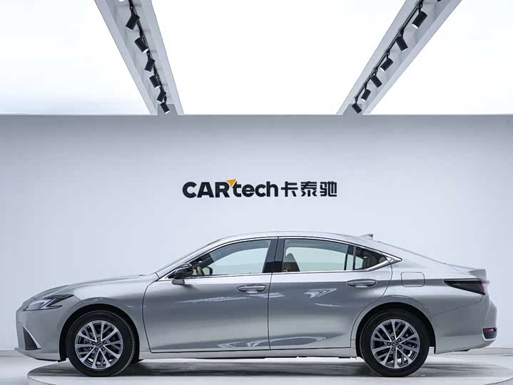 Фото 2 - Lexus ES