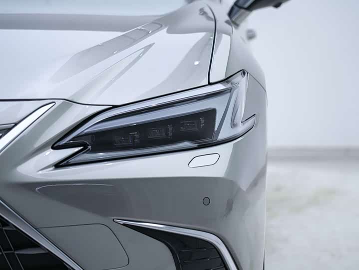 Фото 4 - Lexus ES