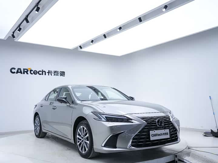 Фото 5 - Lexus ES