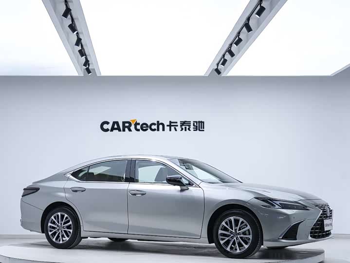 Фото 7 - Lexus ES