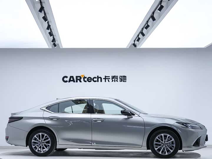 Фото 8 - Lexus ES