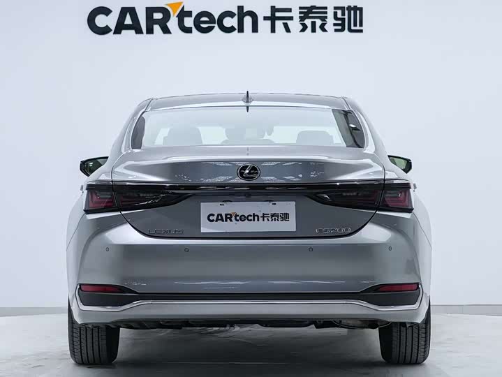 Фото 9 - Lexus ES