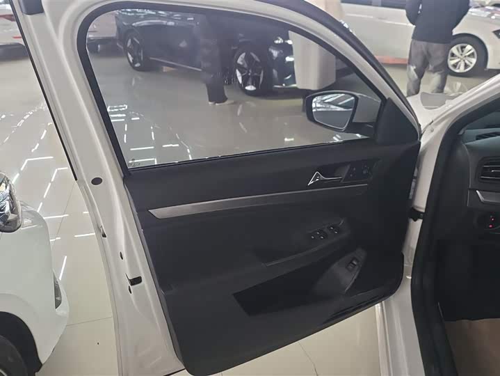 Фото 7 - Volkswagen Lavida