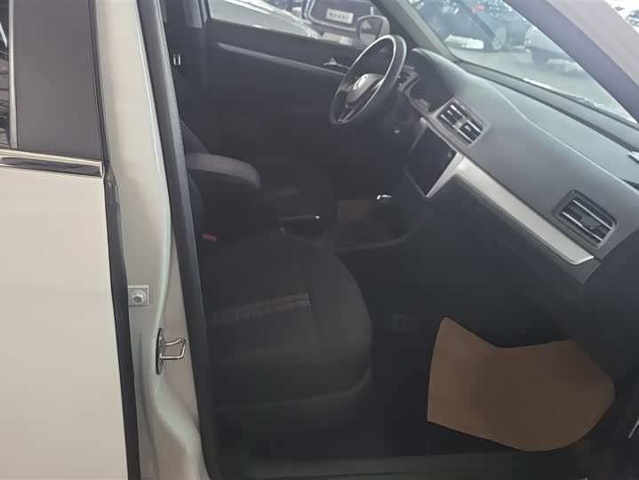 Фото 8 - Volkswagen Lavida