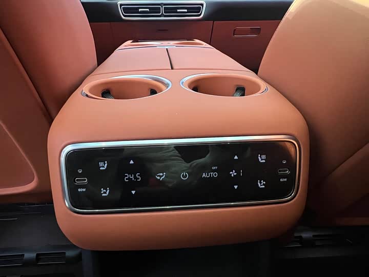 Фото 8 - LiXiang L8