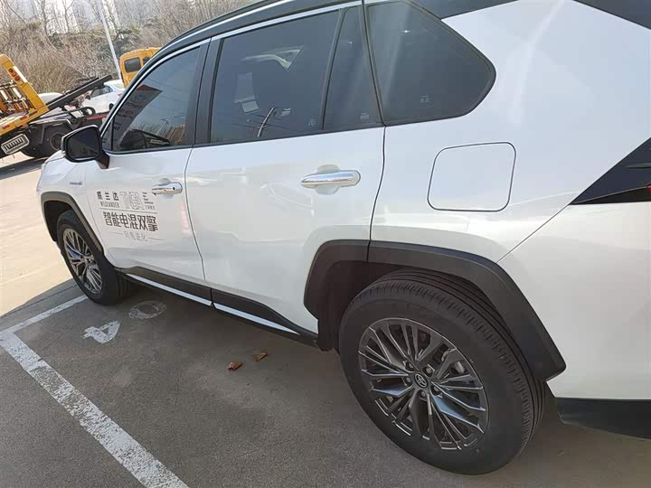 Фото 5 - Toyota Wildlander