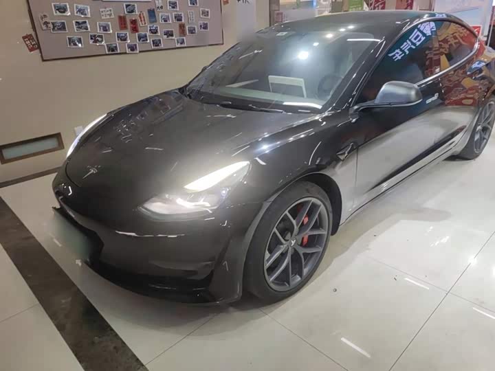 Фото 2 - Tesla Model 3