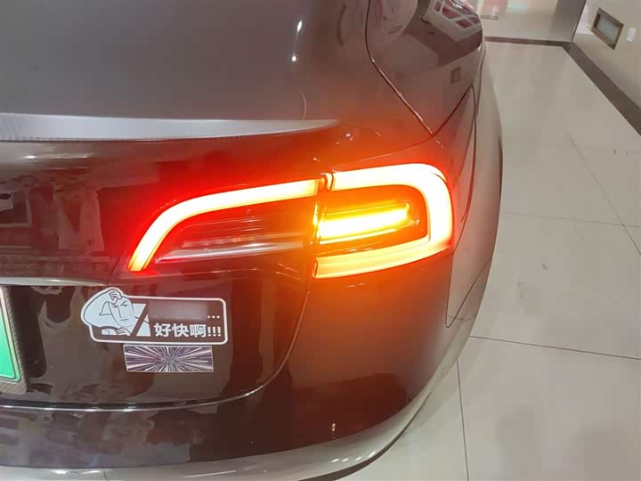 Фото 8 - Tesla Model 3