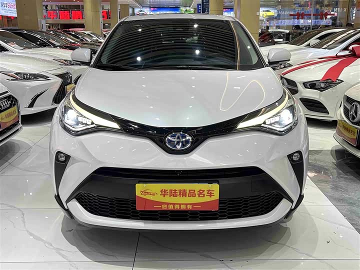 Фото 2 - Toyota C-HR