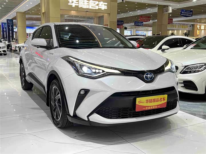 Фото 3 - Toyota C-HR