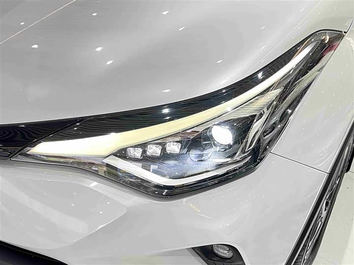 Фото 7 - Toyota C-HR