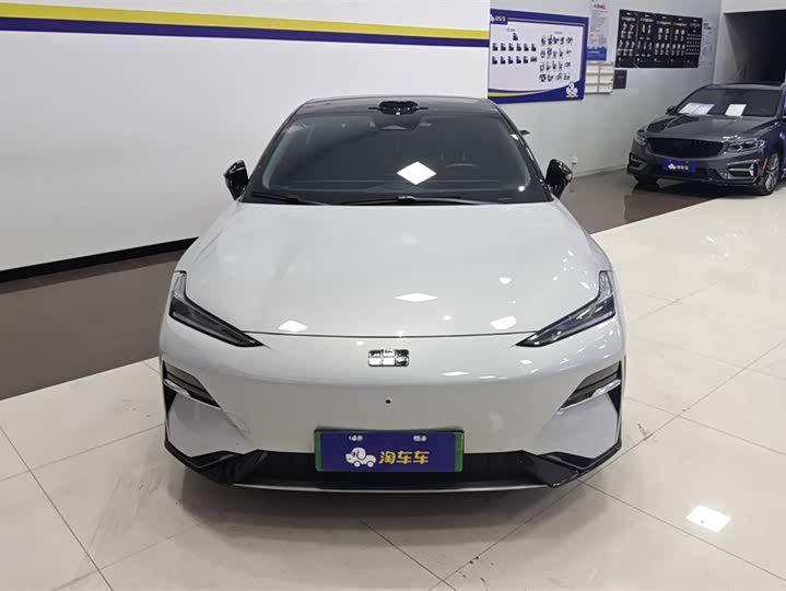 Фото 2 - Geely Galaxy E8