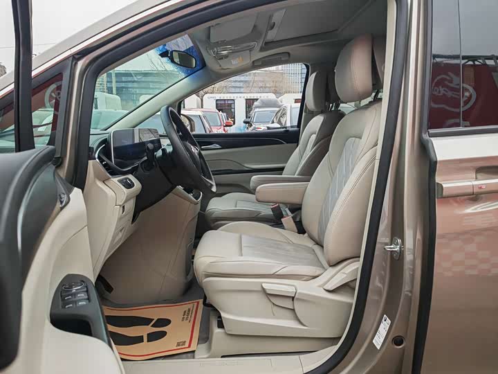 Фото 4 - Buick GL8 ES