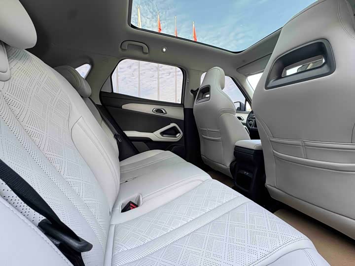 Фото 7 - BYD Yuan Up