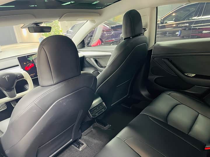 Фото 9 - Tesla Model 3