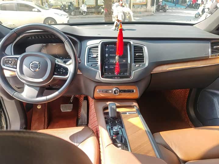 Фото 3 - Volvo XC90