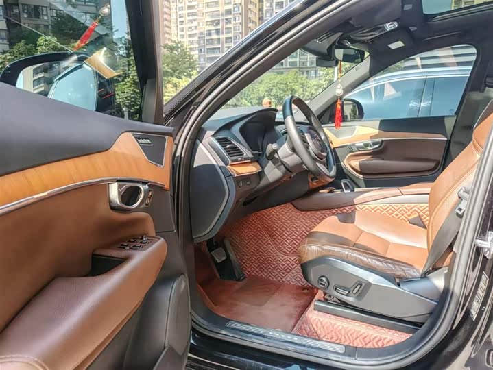 Фото 5 - Volvo XC90