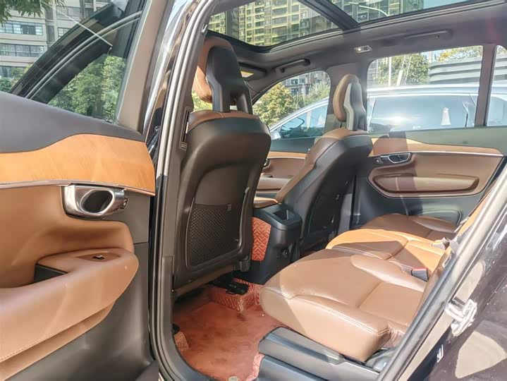 Фото 6 - Volvo XC90