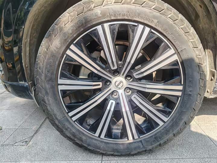 Фото 8 - Volvo XC90