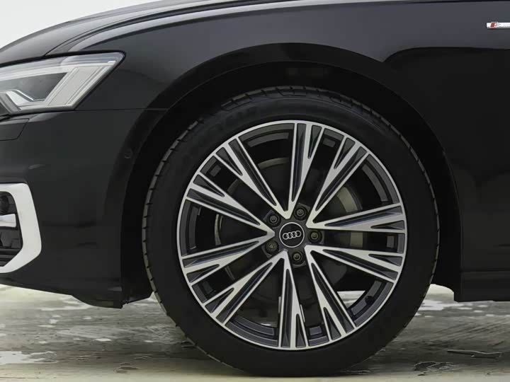 Фото 5 - Audi A6L